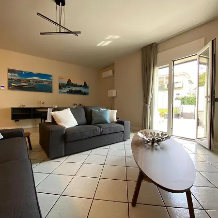 La Finestra Sui Faraglioni Apartment *
